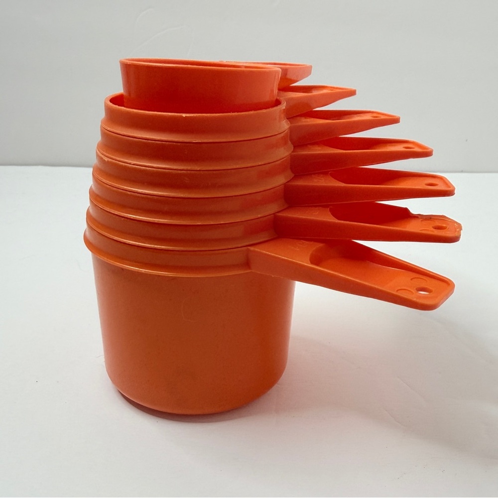 Tupperware Orange Plastic Measuring Cup Set 7 Piece Nesting Vintage